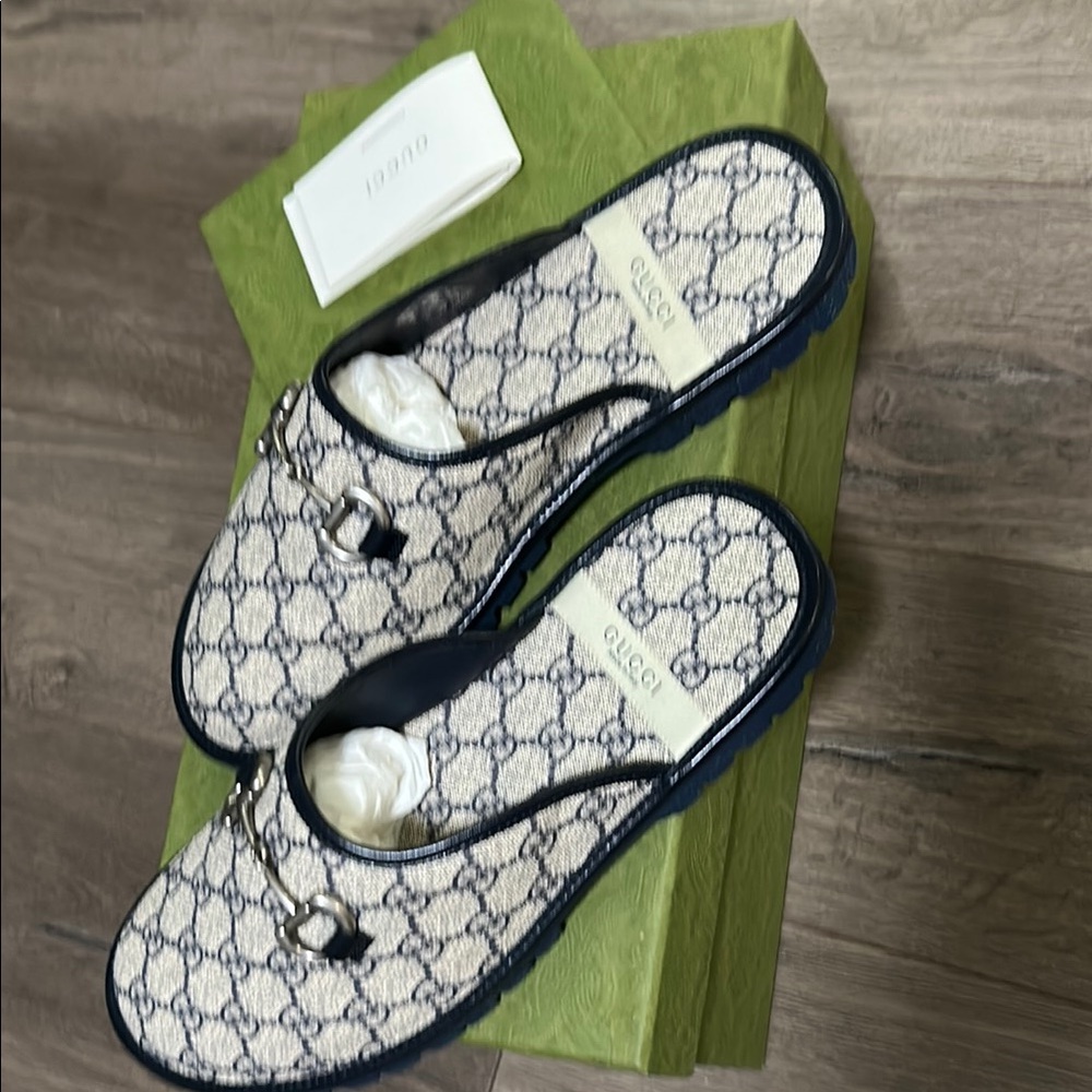 Gucci Cream and Black Mules with Elegant Design